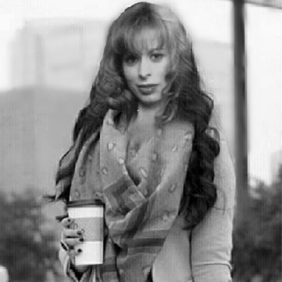 Meet your Posher, Anna - Picture 2 of 2